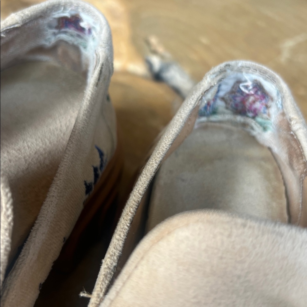 Farm Rio Velvet Embroidered Chunky Lug Sole Women's Loafers SZ 7 Floral Preloved - Picture 12 of 16